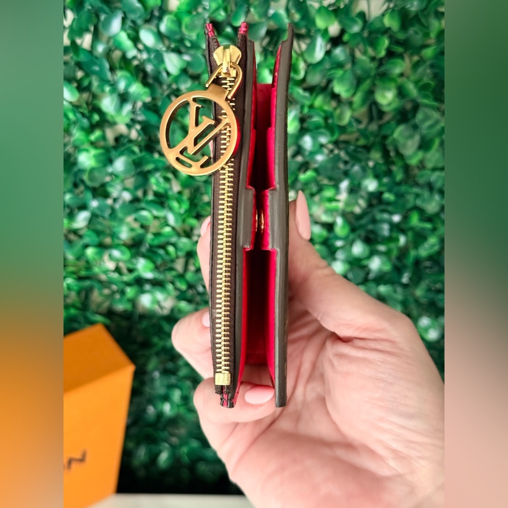 Louis Vuitton Monogram Small Compact Lisa Zip Wallet - Red Interior Like New - Picture 4 of 9